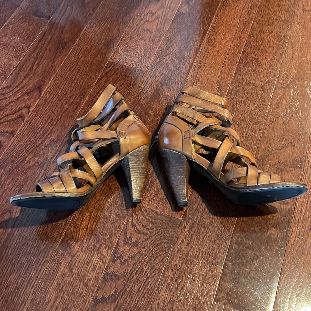 FRYE brown leather stewpot Moto heels w buckle, size 7.5 - Picture 2 of 10
